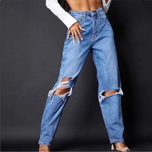 PrettyLittleThing Mid Blue Wash Knee Rip Boyfriend Jeans